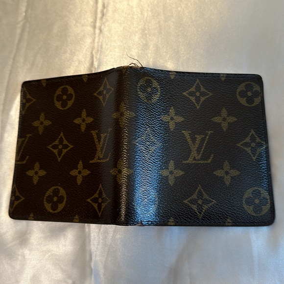Louis Vuitton - Unisex Mono Bifold Wallet - Picture 2 of 15